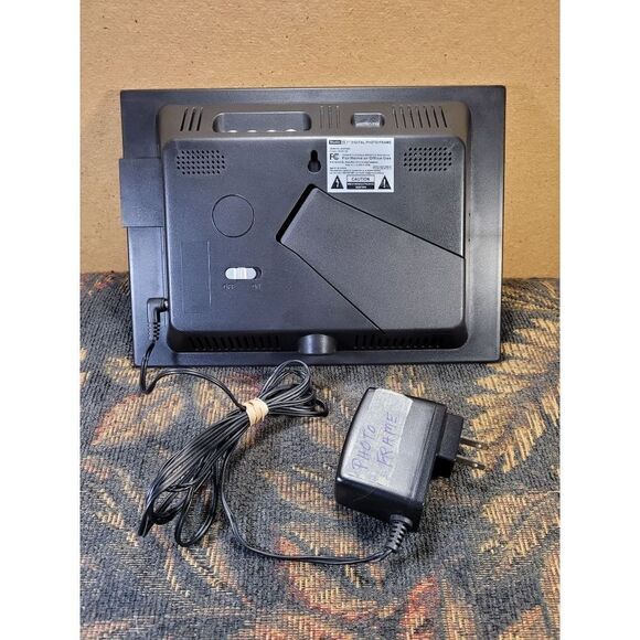 Studio 35 7 Inch Digital Photo Frame with Remote - Picture 4 of 15